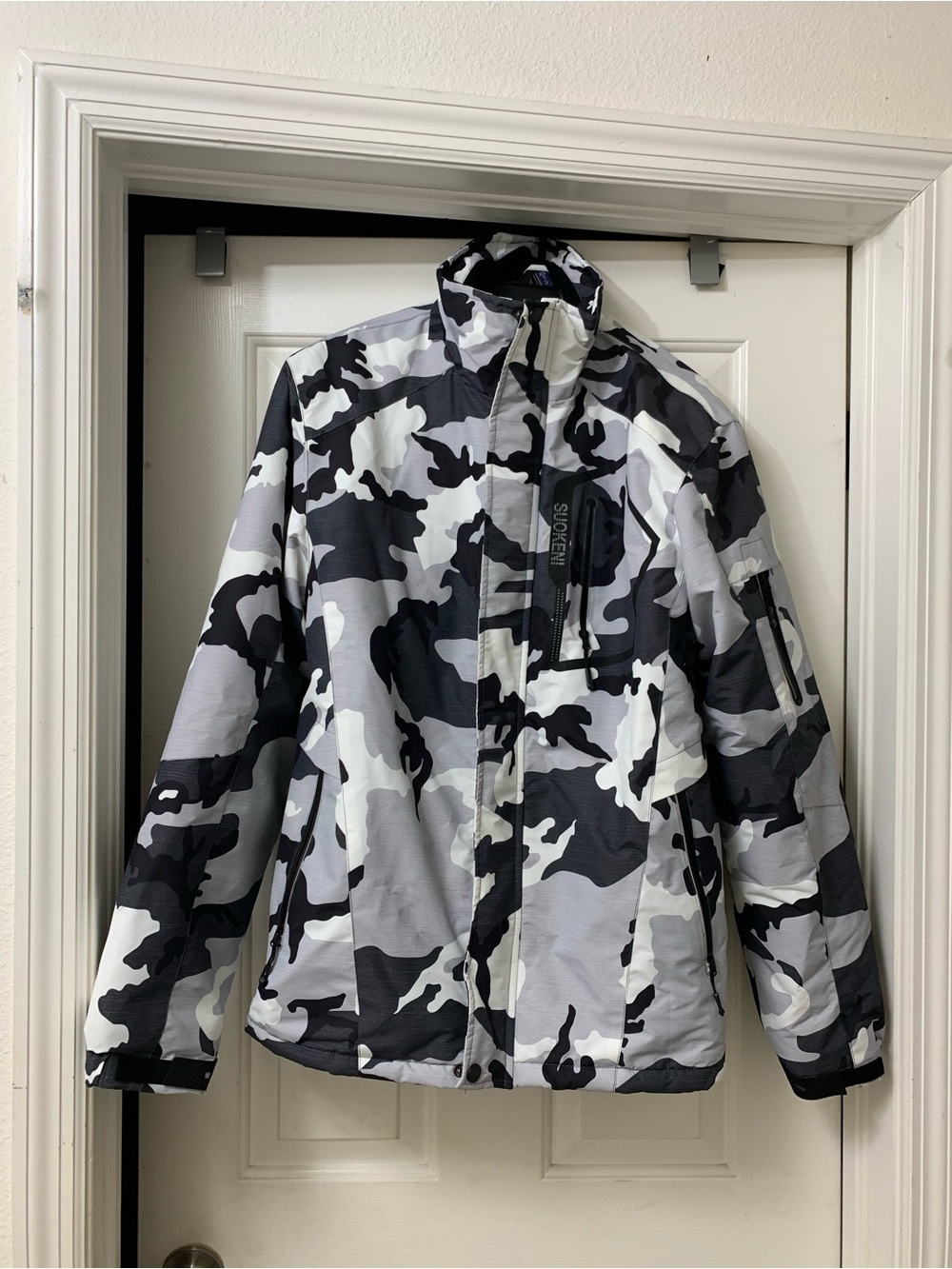 Men's Black & Gray Camo Insulated Jacket